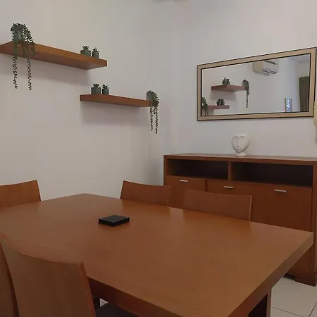 Comfortable And Ideally Situated Daire