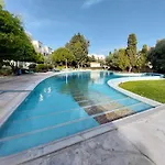 Apartment Comfortable And Ideally Situated *