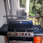 Comfortable And Ideally Situated Apartment *