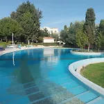 Comfortable And Ideally Situated Apartment