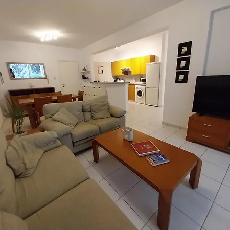 Comfortable And Ideally Situated Apartment