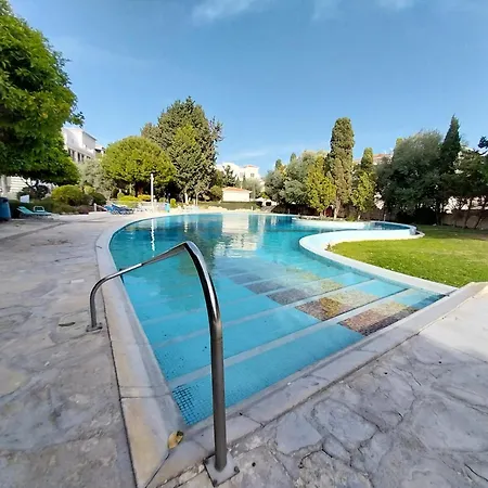 Apartment Comfortable And Ideally Situated *