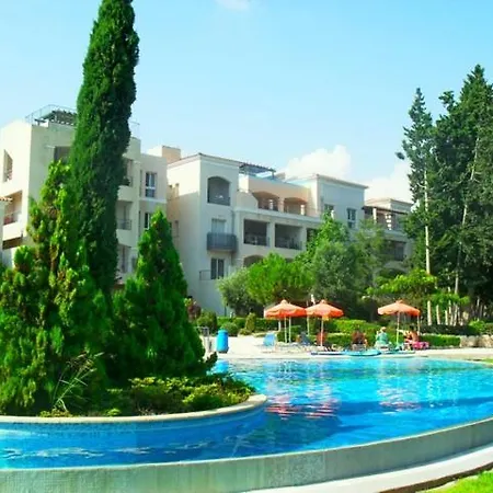 Comfortable And Ideally Situated Apartment *