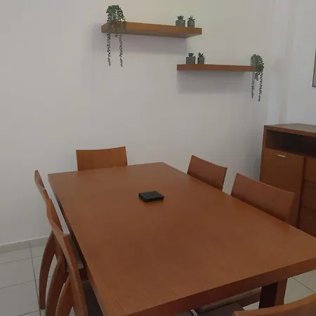 Comfortable And Ideally Situated Apartman Paphos