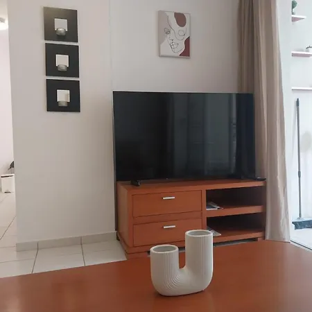 Comfortable And Ideally Situated Apartman