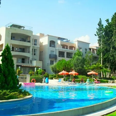 Comfortable And Ideally Situated 파포스