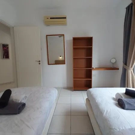 Comfortable And Ideally Situated アパート
